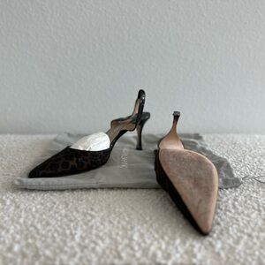 MANOLO BLAHNIK, leopard print pumps, like new